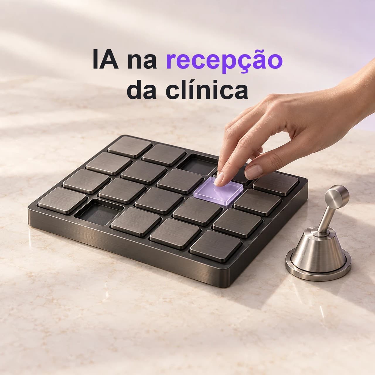 Agenda física de horários em blocos, com uma mão confirmando um horário. Headline: IA na recepção da clínica.